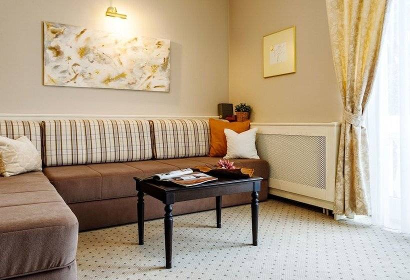 جناح, Villa Medici Hotel & Restaurant