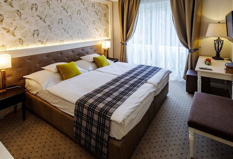 جناح, Villa Medici Hotel & Restaurant