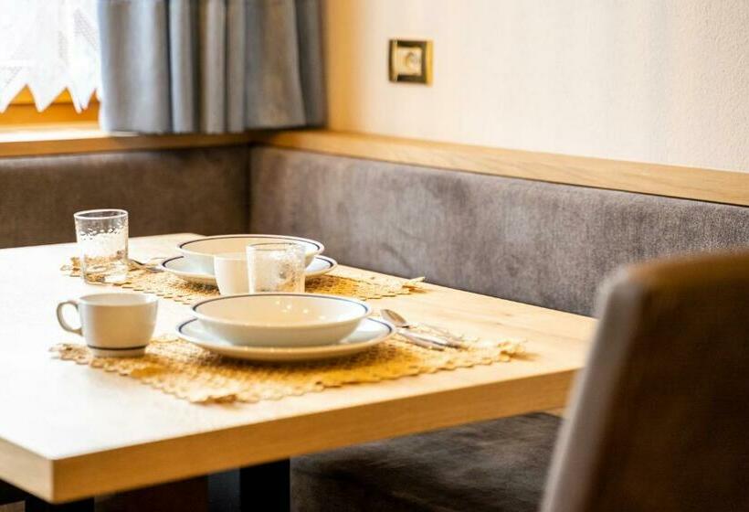 דירה בת חדר שינה 1 עם מרפסת, Apartments Lasteis