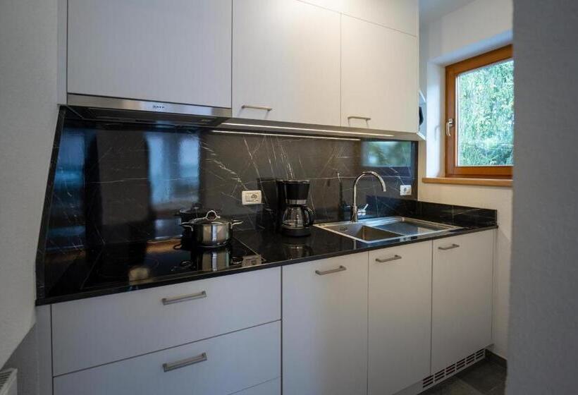 סטודיו סטנדרט עם מרפסת, Apartments Lasteis