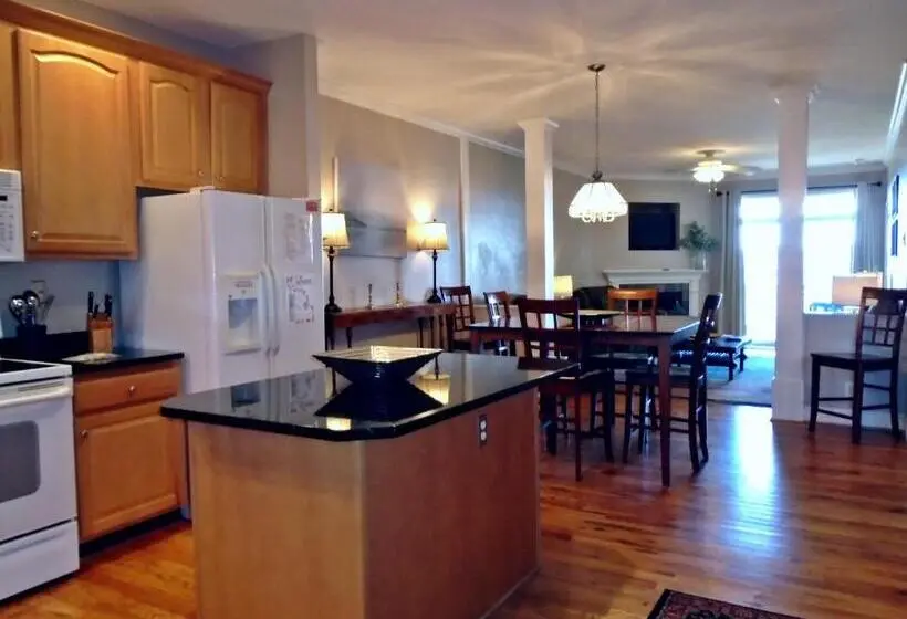 ２ベッドルームアパートメント, Klonteska Condominiums By Vci Real Estate Services