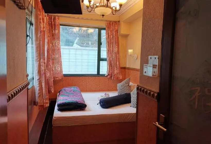 اتاق اکونومی, Toronto Guest House