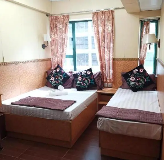 Economy Triple Room, Toronto Guest House