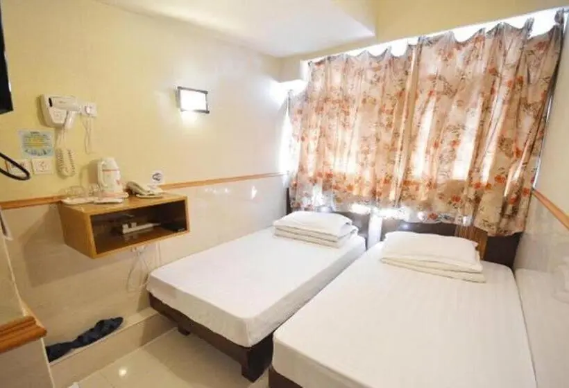 Economy Triple Room, Toronto Guest House