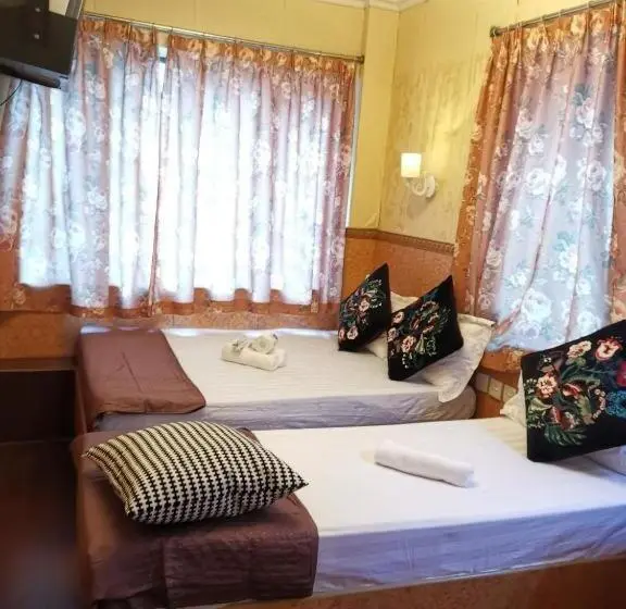 اتاق خانوادگی, Toronto Guest House