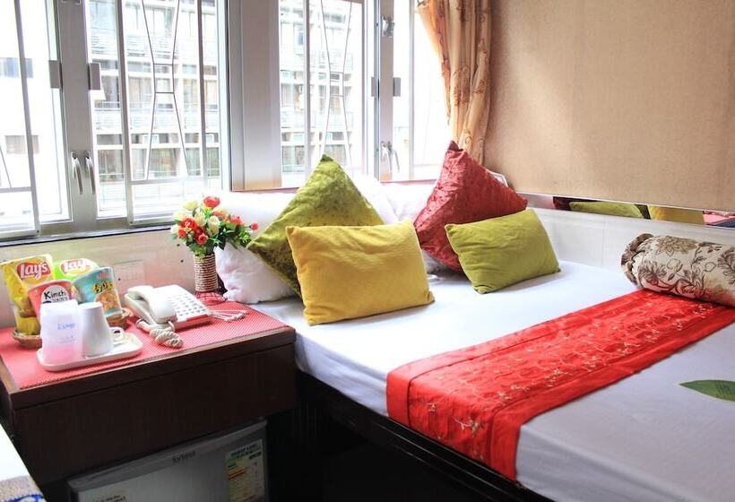 اتاق خانوادگی, Toronto Guest House