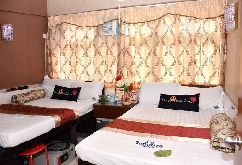 اتاق خانوادگی, Toronto Guest House