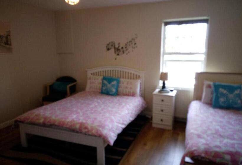 חדר סטנדרט מותאם לאדם עם מוגבלויות, The River House