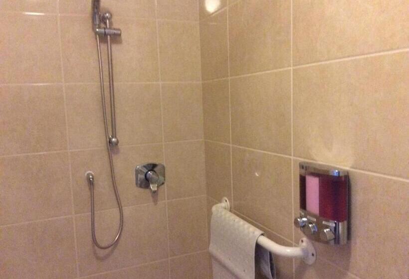 חדר סטנדרט מותאם לאדם עם מוגבלויות, The River House