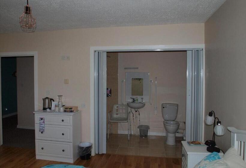 חדר סטנדרט מותאם לאדם עם מוגבלויות, The River House