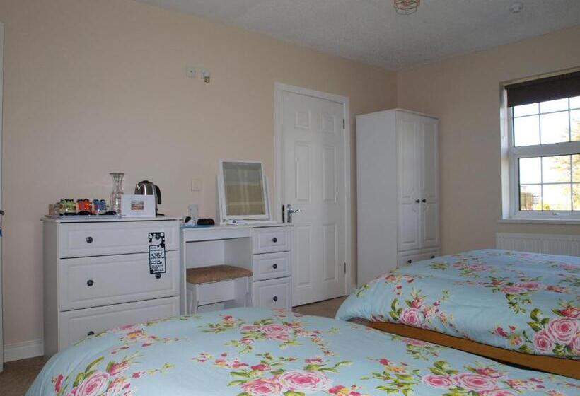 חדר משפחתי, The River House