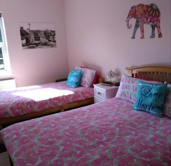 חדר משפחתי, The River House