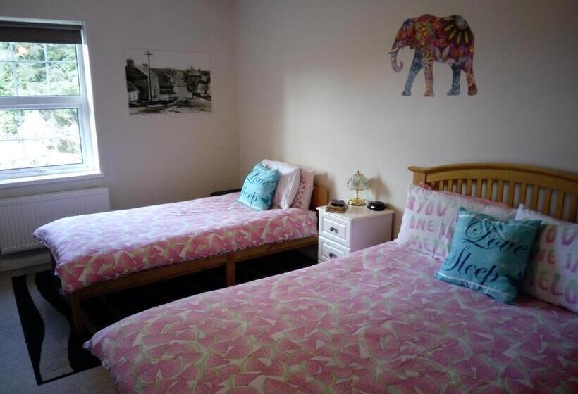 חדר משפחתי, The River House