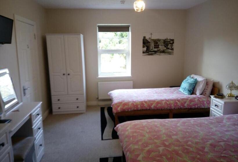 חדר משפחתי, The River House