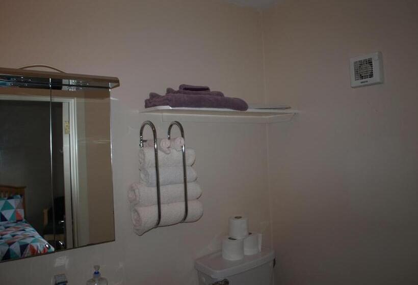 חדר משפחתי, The River House