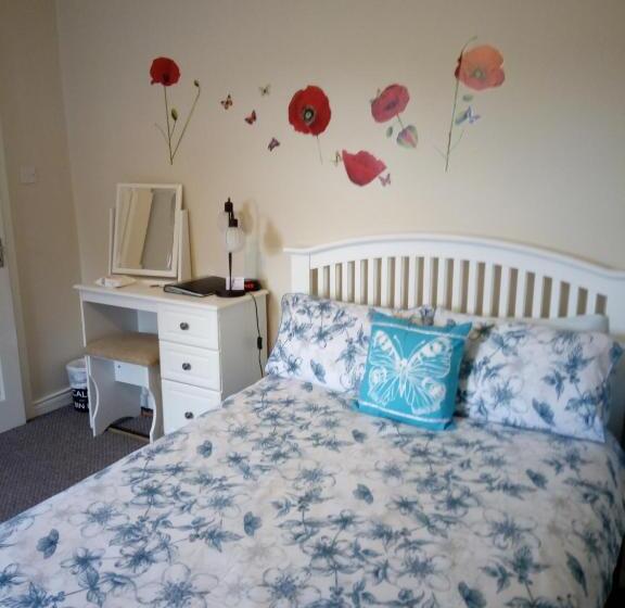 חדר אקונומי, The River House