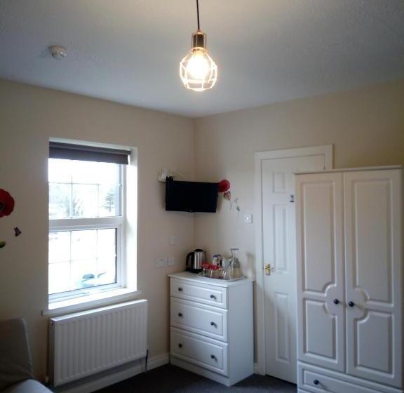 חדר אקונומי, The River House