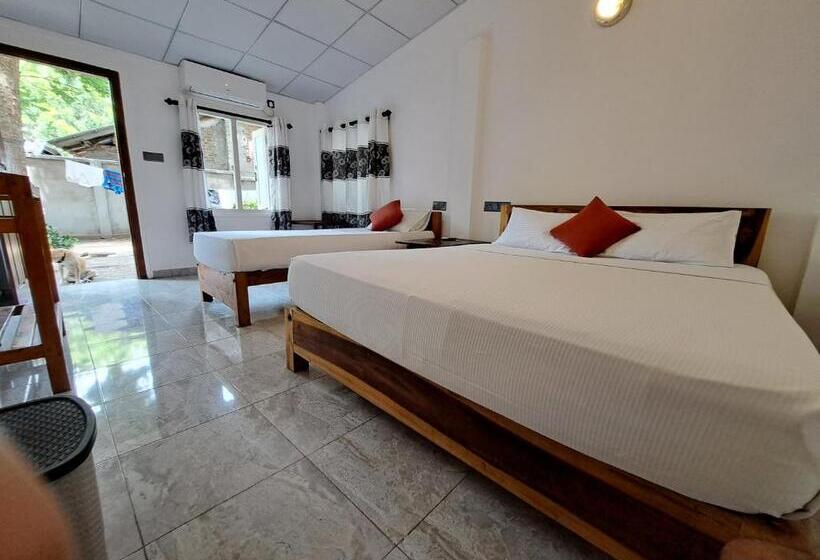 اتاق استاندارد سه تخته با چشمانداز باغ, Etnico Surf Resort