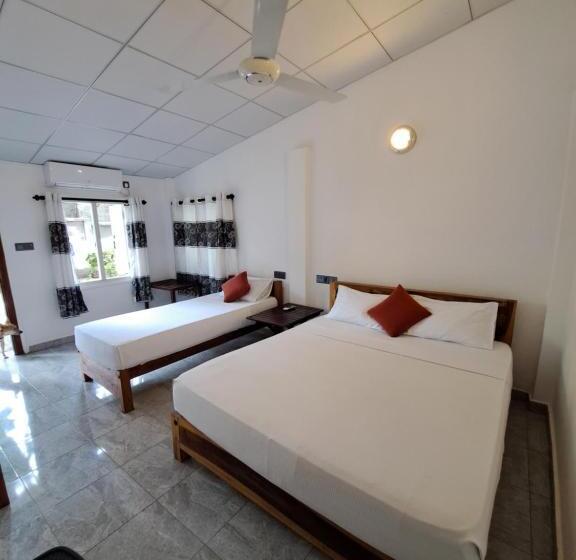 اتاق استاندارد سه تخته با چشمانداز باغ, Etnico Surf Resort