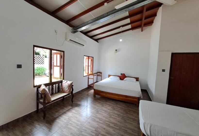 اتاق استاندارد چهارنفره با چشمانداز باغ, Etnico Surf Resort