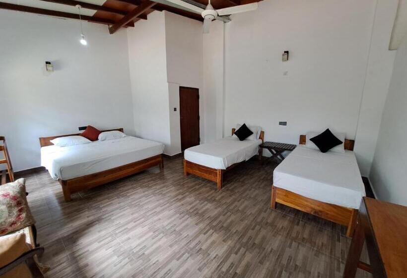 اتاق استاندارد چهارنفره با چشمانداز باغ, Etnico Surf Resort