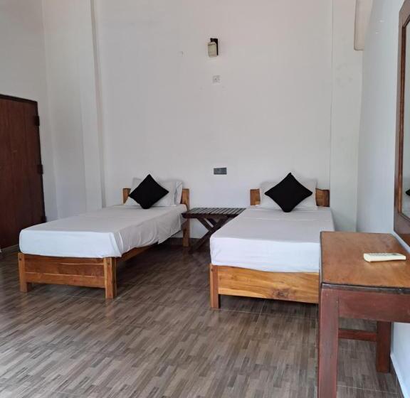 اتاق استاندارد چهارنفره با چشمانداز باغ, Etnico Surf Resort