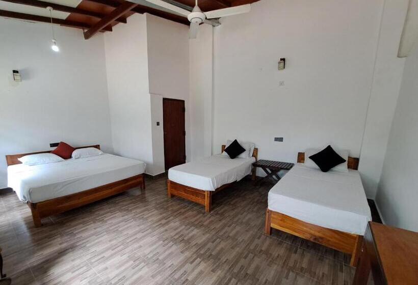 اتاق استاندارد چهارنفره با چشمانداز باغ, Etnico Surf Resort