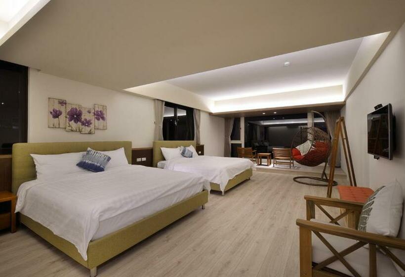 اتاق لوکس چهار تخته, Sunshine B&b