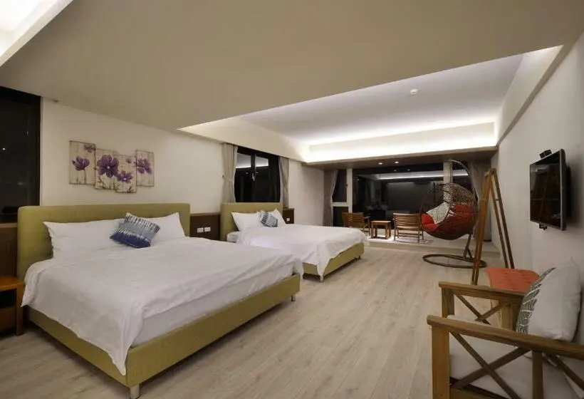 اتاق لوکس چهار تخته, Sunshine B&b