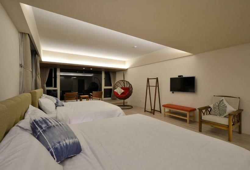 اتاق لوکس چهار تخته, Sunshine B&b