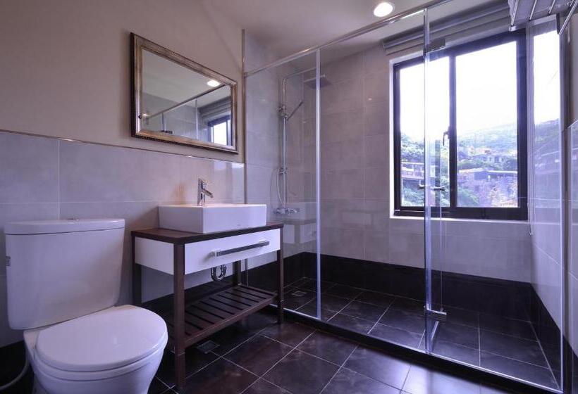 اتاق لوکس چهار تخته, Sunshine B&b