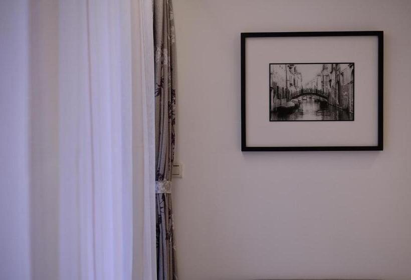 اتاق استاندارد چهارنفره با بالکن, Sunshine B&b