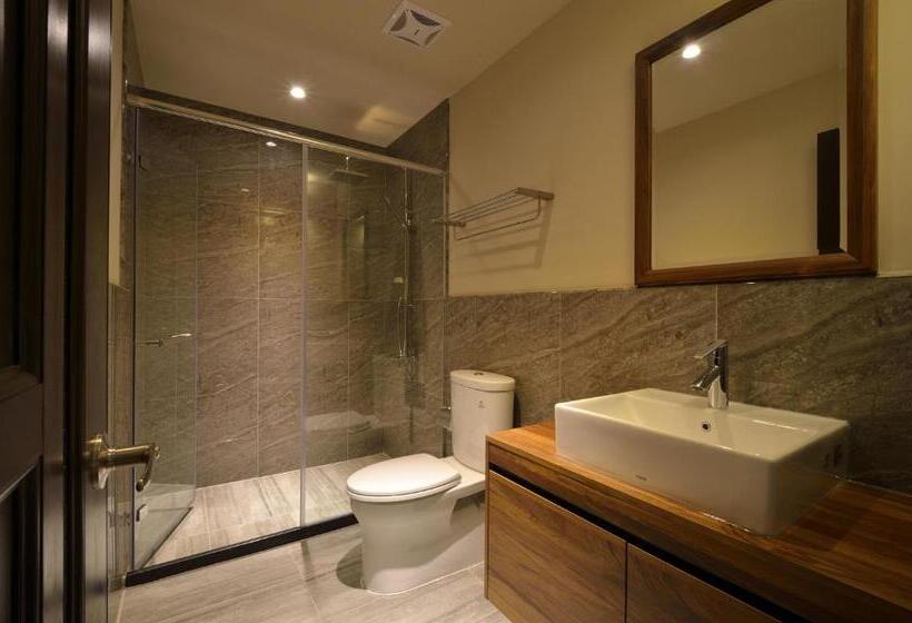 اتاق لوکس چهار تخته, Sunshine B&b