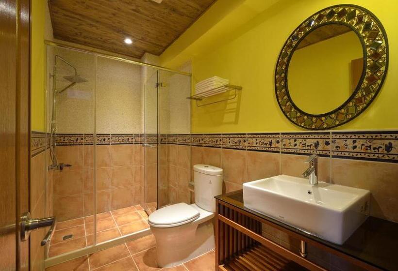 اتاق لوکس چهار تخته, Sunshine B&b