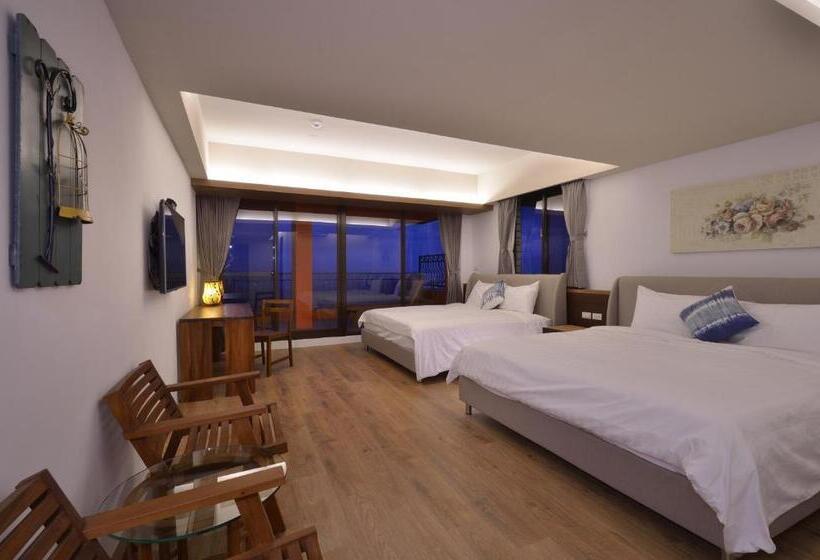 اتاق لوکس چهار تخته, Sunshine B&b