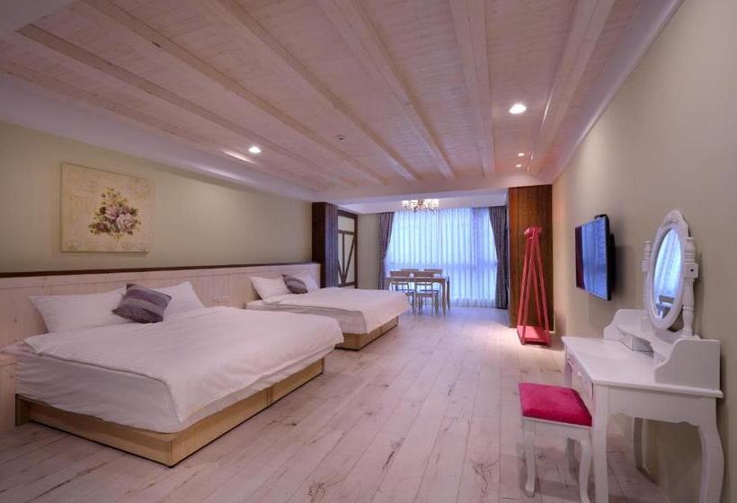 اتاق لوکس چهار تخته, Sunshine B&b