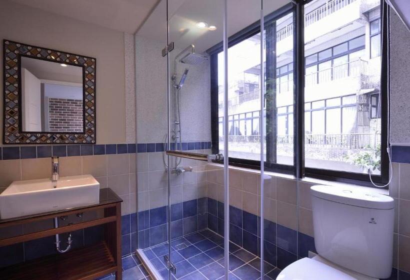 اتاق لوکس چهار تخته, Sunshine B&b