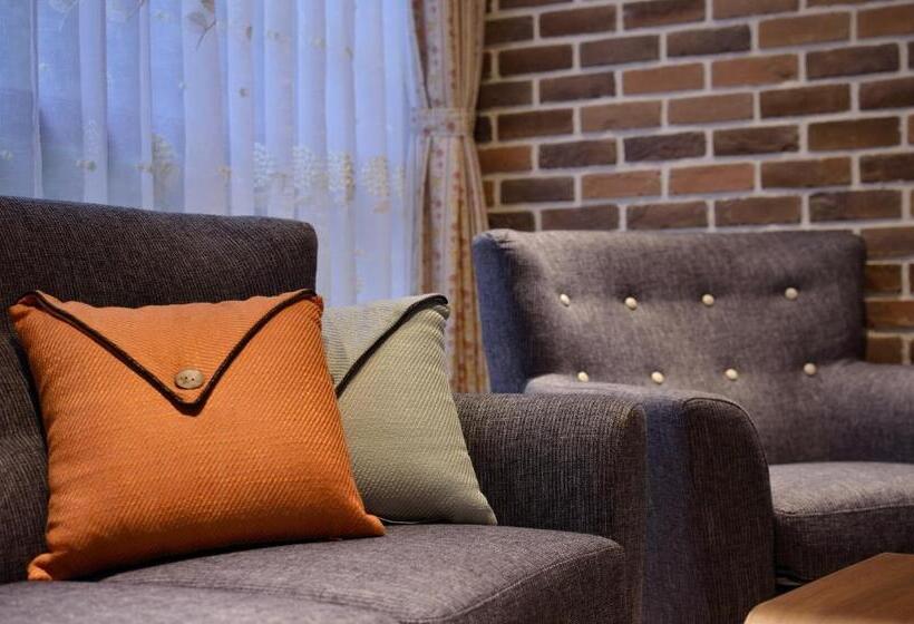 اتاق لوکس چهار تخته, Sunshine B&b