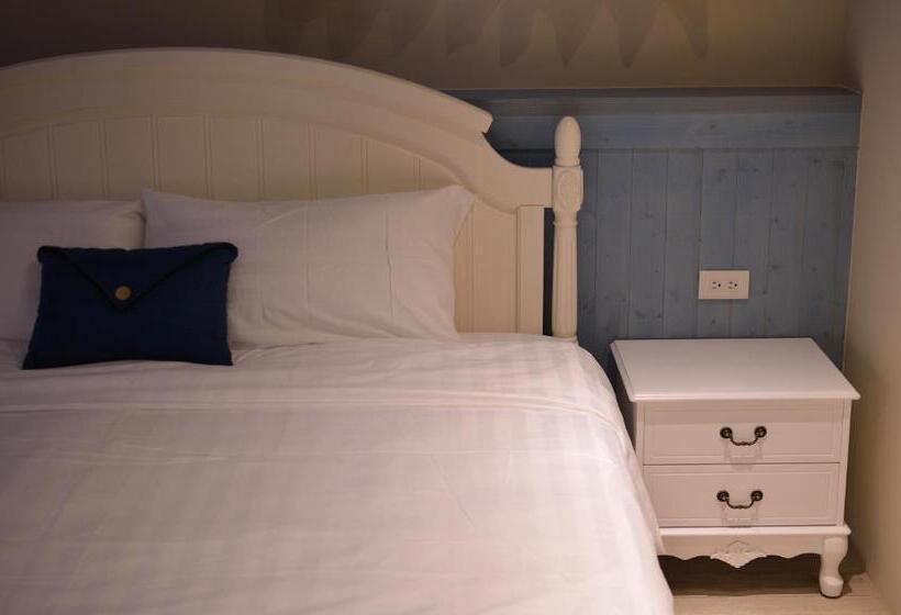 اتاق لوکس چهار تخته, Sunshine B&b