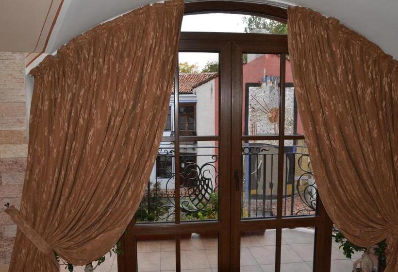 استودیوی استاندارد, Boutique Hotel Boris Palace & Restaurant