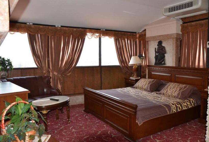سوییت با چشم‌انداز پانوراما, Boutique Hotel Boris Palace & Restaurant