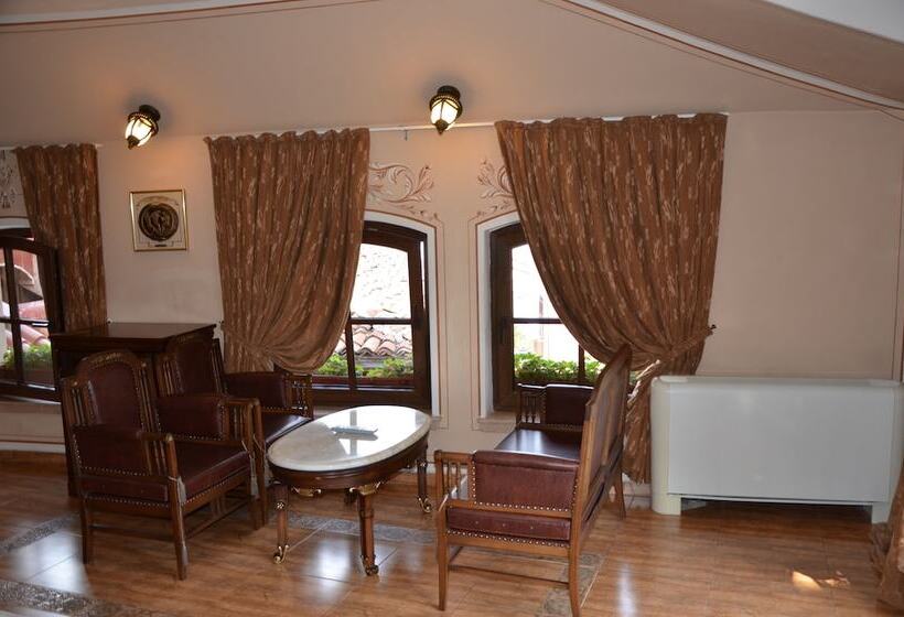 스탠다드 스튜디오, Boutique Hotel Boris Palace & Restaurant