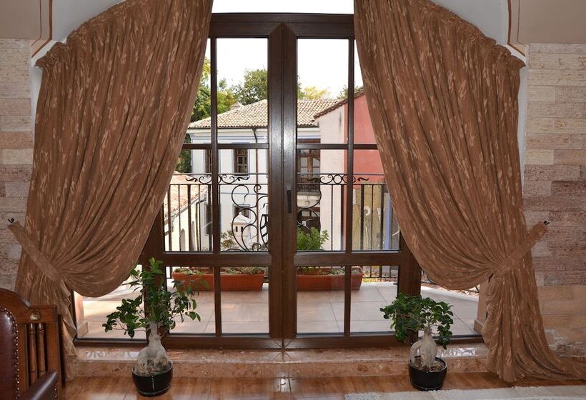 스탠다드 스튜디오, Boutique Hotel Boris Palace & Restaurant