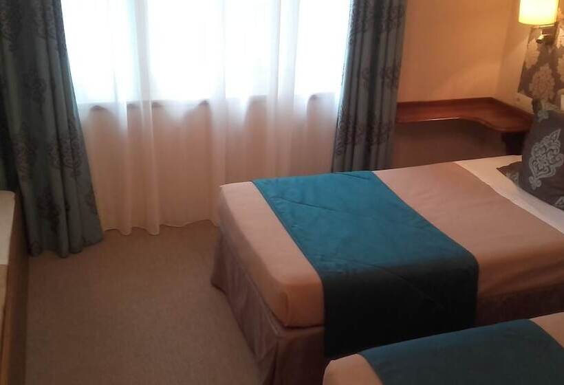 חדר סטנדרט לשלושה, Cit Hotel Sphinx