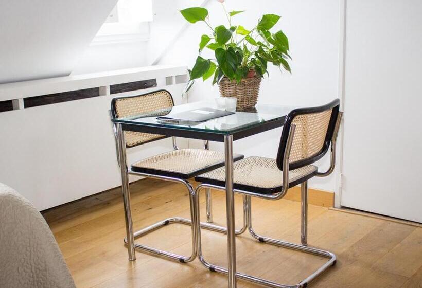 家庭间, Galerie Hotel Dis