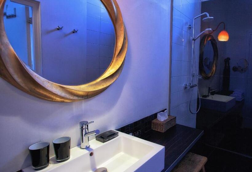 コンフォートルーム, Galerie Hotel Dis