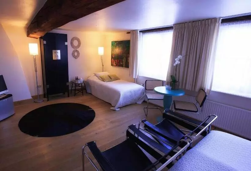 اتاق راحتی, Galerie Hotel Dis