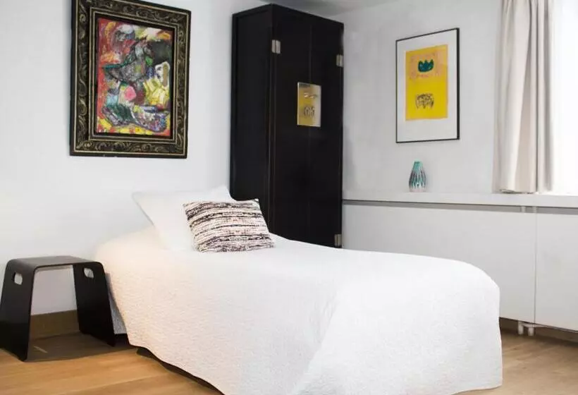 اتاق راحتی, Galerie Hotel Dis