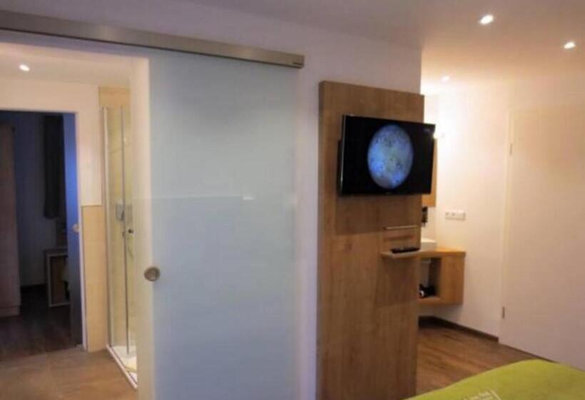 Camera Familiare, Alp Inn