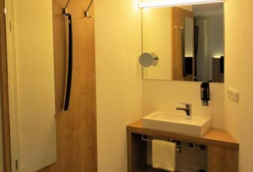 Camera Familiare, Alp Inn